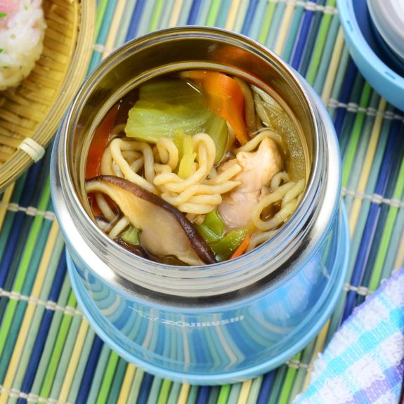 Sopa de Fideos de Konjac con Hongos Shiitake